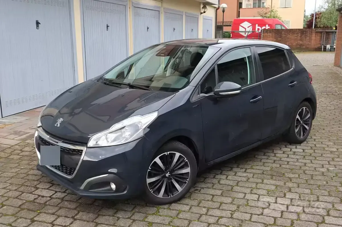 Usata Peugeot 208 Signature Sky 83 CV (61 kW) 2019 Grigio Utilitaria