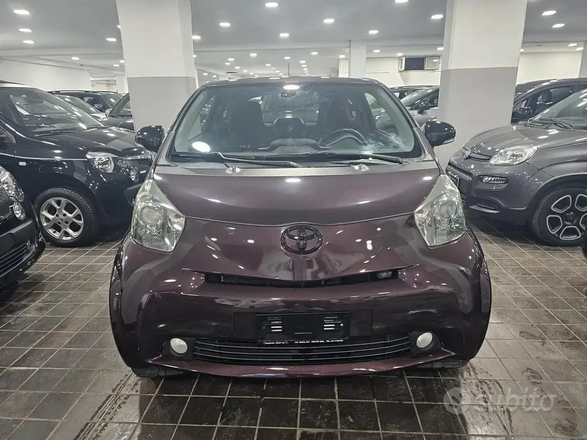 Usata Toyota iQ BlackLine 68 CV (50 kW) 2010 Viola Utilitaria