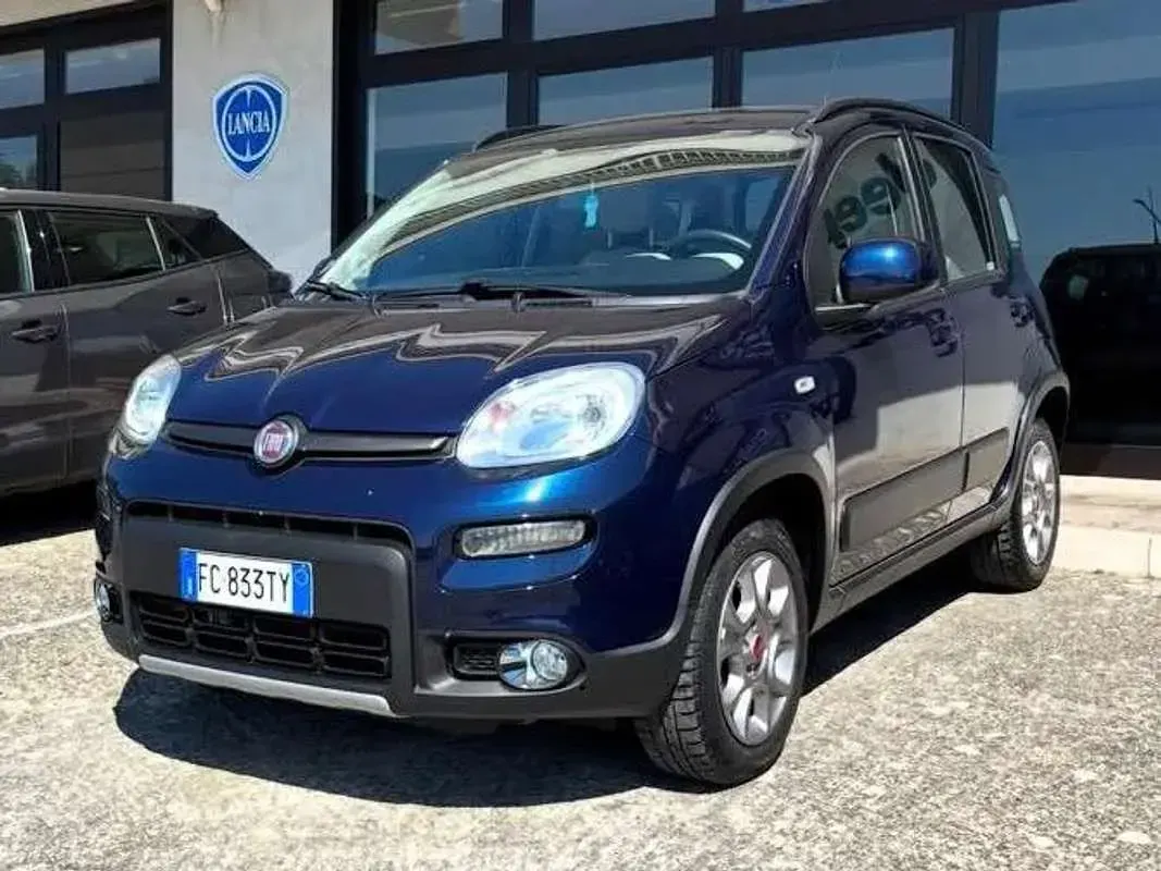 Usata Fiat Panda Trekking 95 CV (69 kW) 2016 Blu/azzurro Utilitaria
