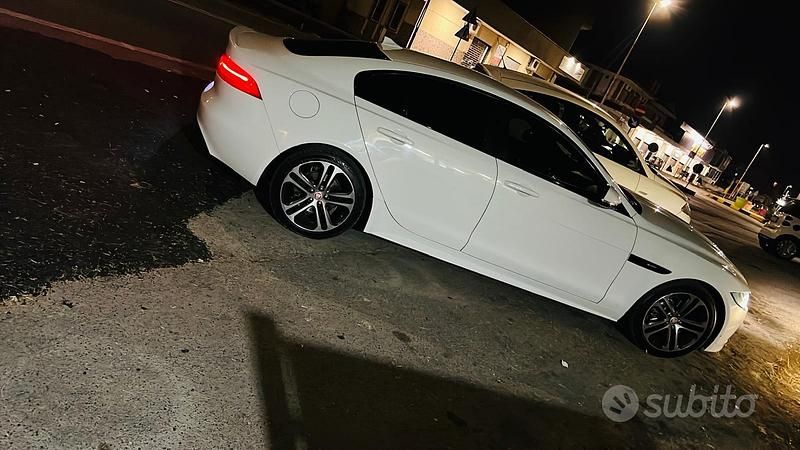 Usata Jaguar XE 2016 Bianco Berlina