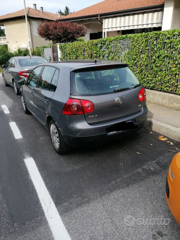 Usata 2006 VW Golf V Tre volumi | 3000 € (Buon prezzo) - Immagine 1/4