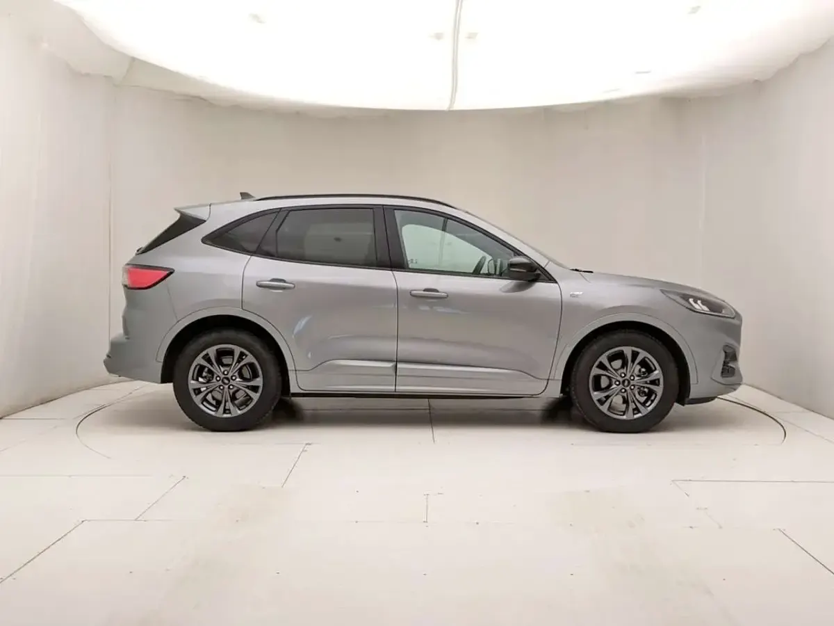 Usata Ford Kuga ST-Line 152 CV (111 kW) 2022 Grigio SUV