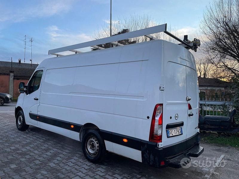 Usata Opel Movano 125 CV (91 kW) 2015 Bianco pastello Monovolume