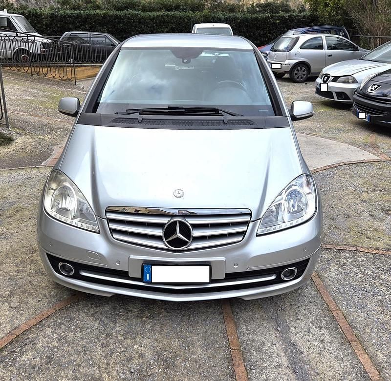 Usata Mercedes A180 Elegance 108 CV (79 kW) 2009 Argento Berlina