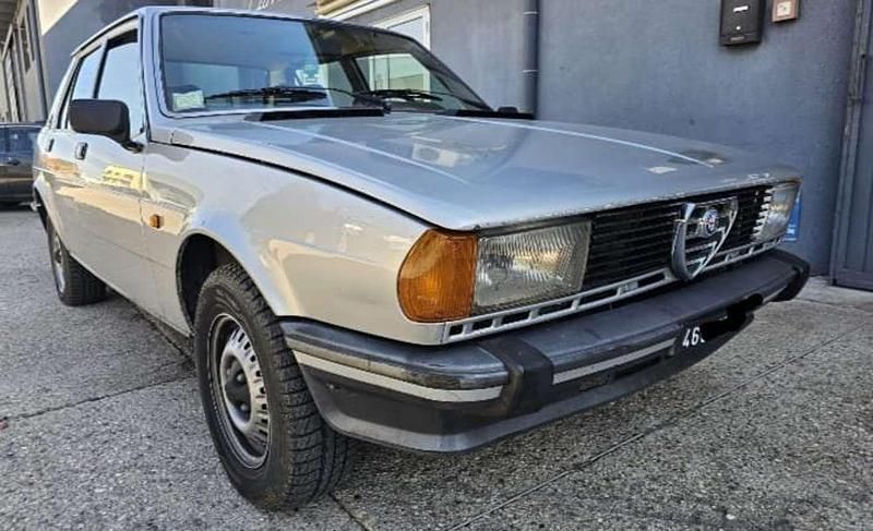 Usata Alfa Romeo Giulietta 109 CV (80 kW) 1980 Grigio Berlina