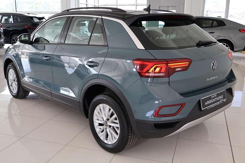 Usata VW T-Roc Life 150 CV (110 kW) 2025 Petroleum blue met SUV