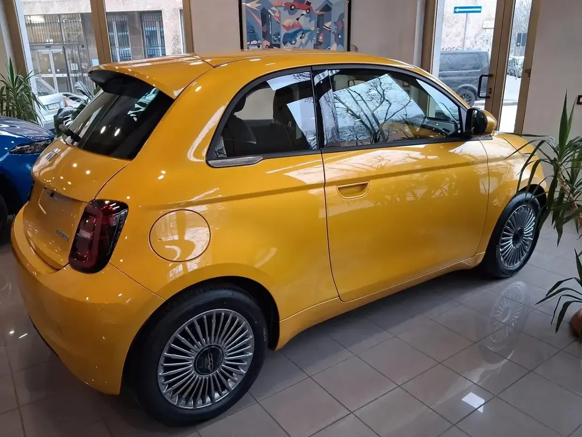 Nuova Fiat 500 65 CV (47 kW) 2026 Oro Berlina