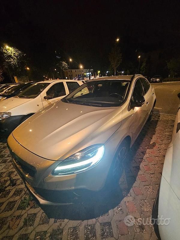 Usata Volvo V40 CC 120 CV (88 kW) 2018 Grigio Station wagon