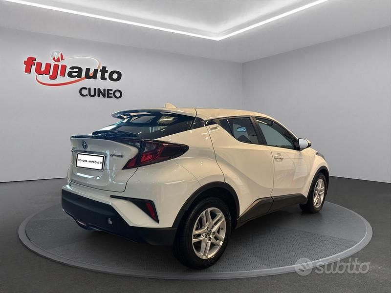 Usata Toyota C-HR Active 122 CV (89 kW) 2023 Bianco SUV