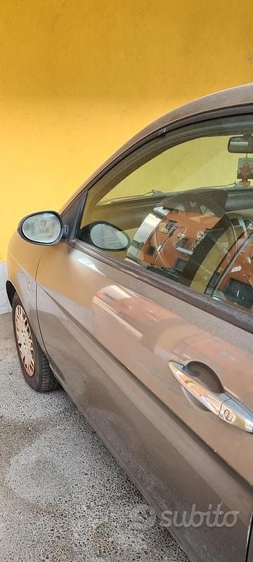 Usata Lancia Ypsilon 80 CV (58 kW) 2007 Marrone Utilitaria
