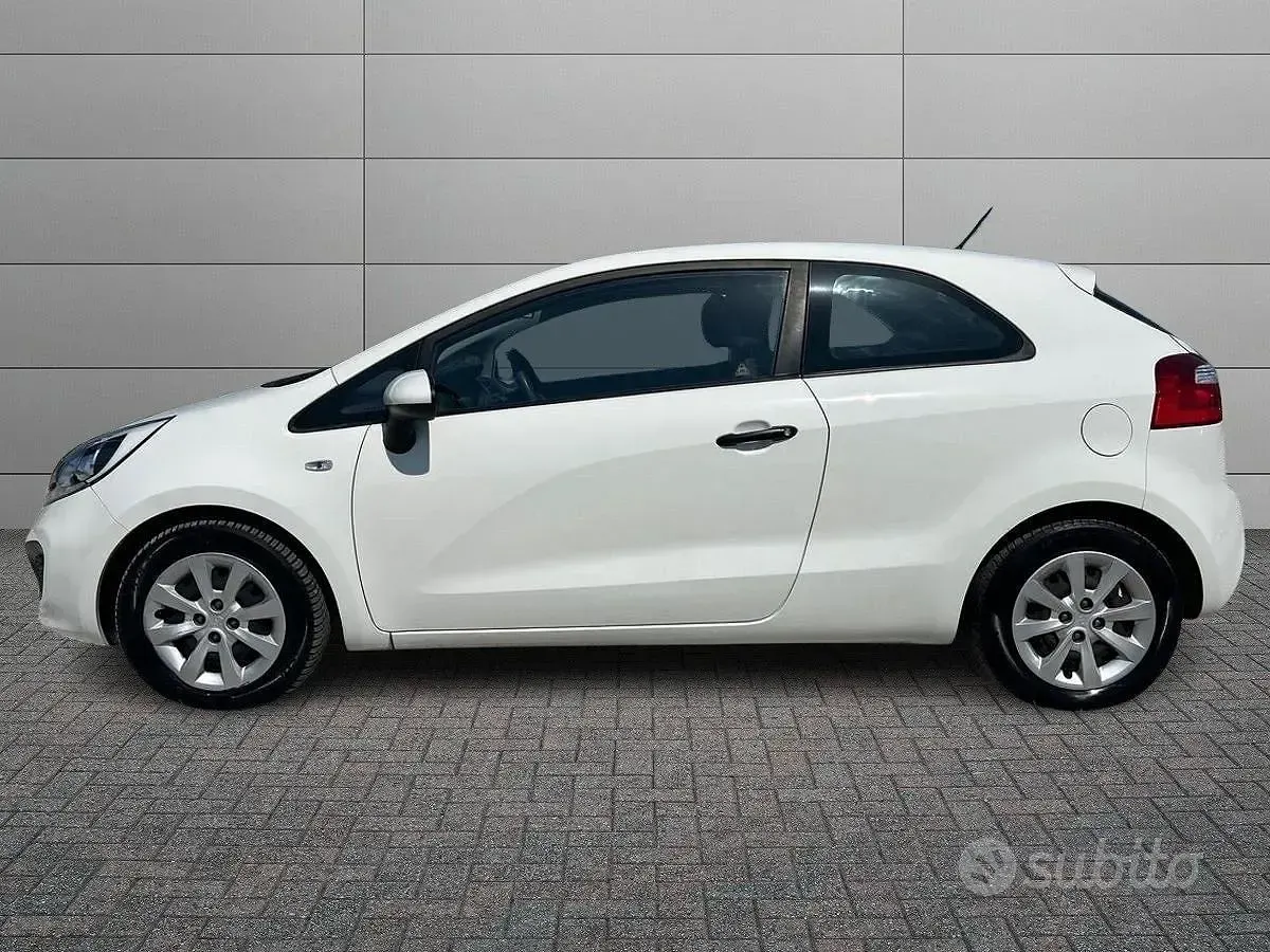 Usata Kia Rio EX 86 CV (63 kW) 2012 Bianco Berlina