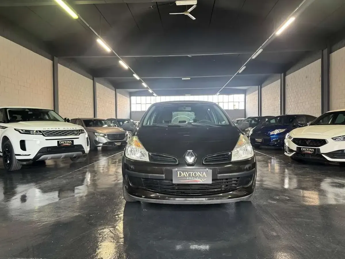 Usata Renault Clio II LE 75 CV (55 kW) 2007 Nero Berlina