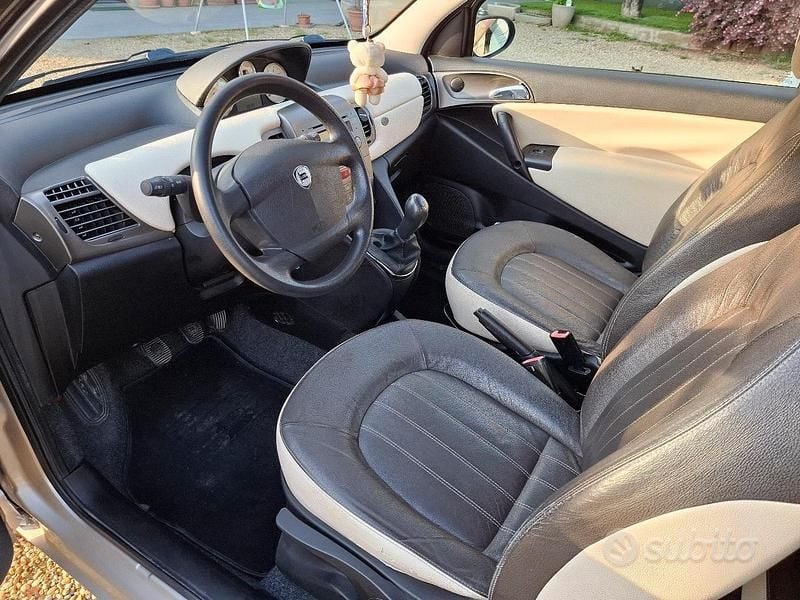Usata Lancia Ypsilon 70 CV (51 kW) 2006 Marrone Utilitaria