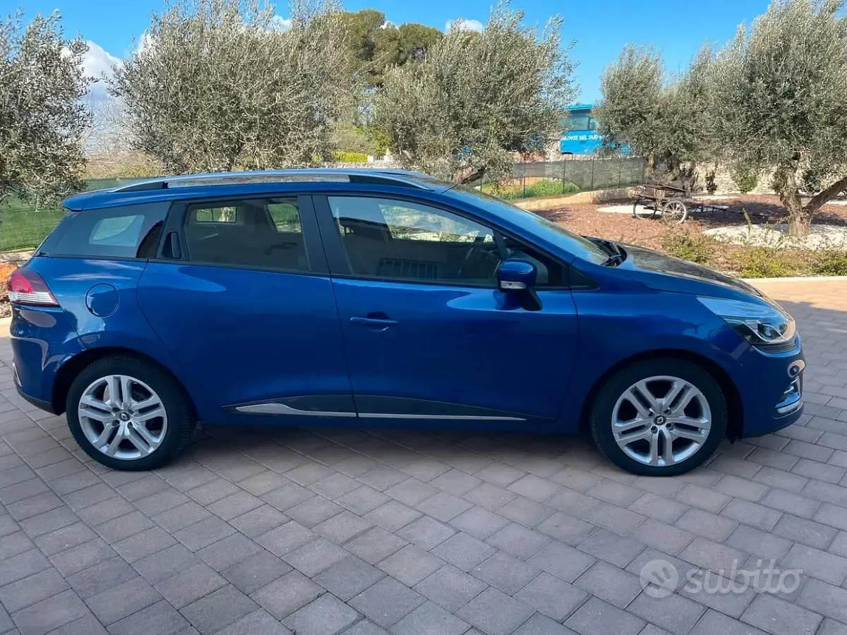 Usata Renault Clio GrandTour Business 75 CV (55 kW) 2018 Blu Station wagon