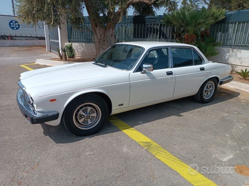 Usata Jaguar XJ 200 CV (147 kW) 1981 Bianco Berlina