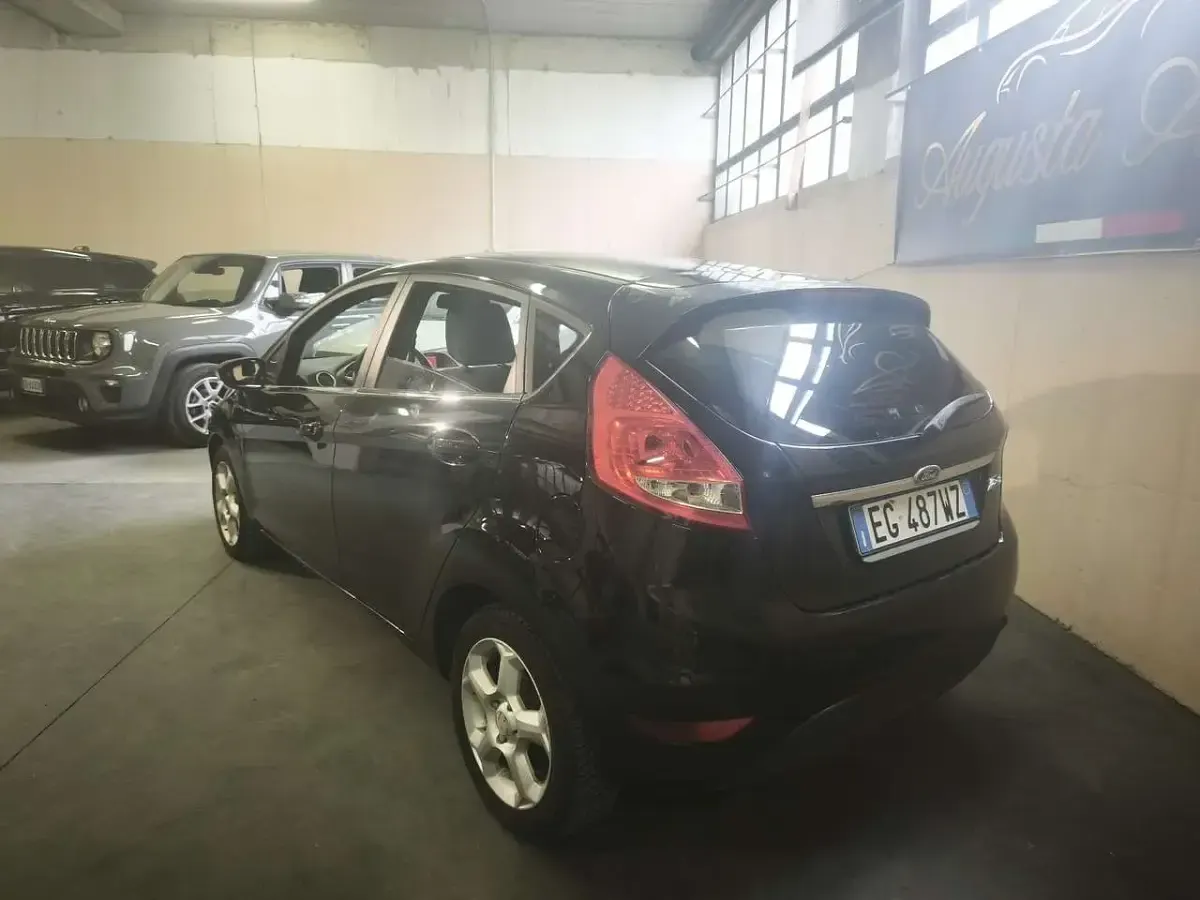 Usata Ford Fiesta Titanium 79 CV (58 kW) 2011 Nero Berlina