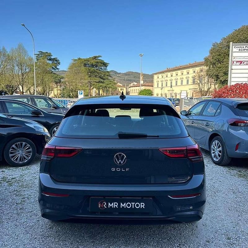 Usata VW Golf VIII Life 131 CV (96 kW) 2022 Grigio Berlina
