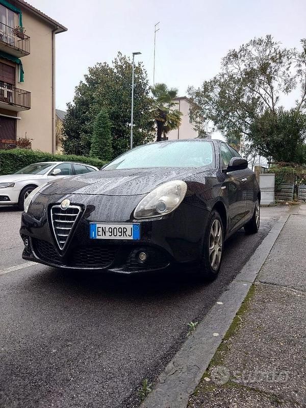 Usata Alfa Romeo Giulietta Distinctive 120 CV (88 kW) 2012 Nero Utilitaria