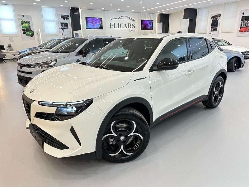Nuova Alfa Romeo Junior Edizione Speciale 145 CV (106 kW) 2025 Bianco metallizzato SUV