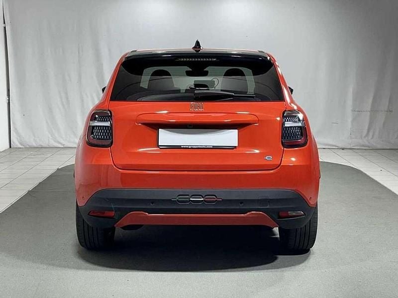 Usata Fiat 600E La Prima 114 kW (156 CV) 2023 Arancione SUV