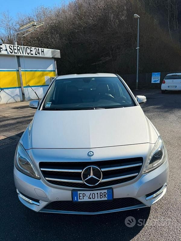 Usata Mercedes B200 Premium 135 CV (99 kW) 2012 Argento Monovolume
