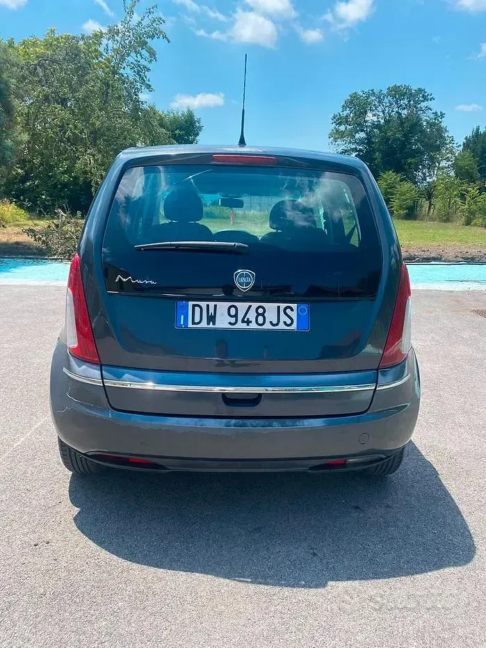 Usata Lancia Musa 90 CV (66 kW) 2009 Grigio Monovolume