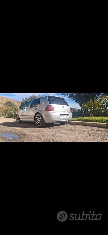 Usata VW Golf IV 90 CV (66 kW) 2001 Grigio Utilitaria