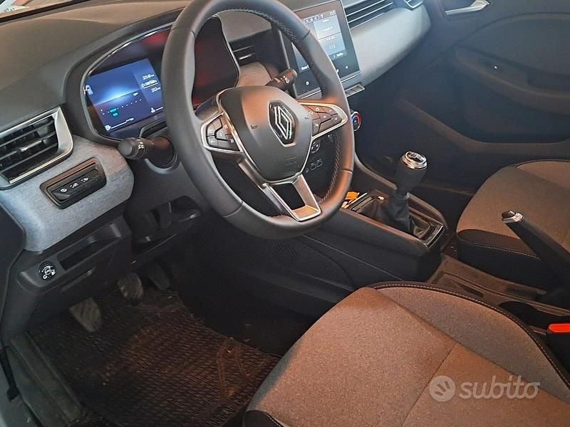 Usata 2024 Renault Clio V Berlina | 15.000 € (Ottimo prezzo) - Immagine 1/3