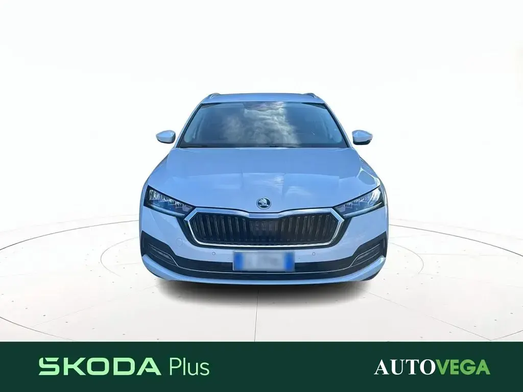 Usata Skoda Octavia Executive 150 CV (110 kW) 2022 Bianco pastello Station wagon