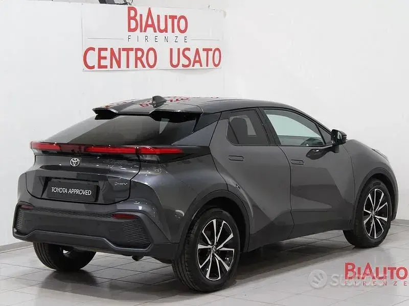 Usata Toyota C-HR Trend 140 CV (102 kW) 2024 Grigio SUV