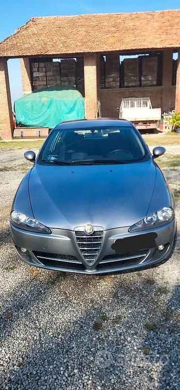 Usata Alfa Romeo 147 120 CV (88 kW) 2008 Grigio Utilitaria