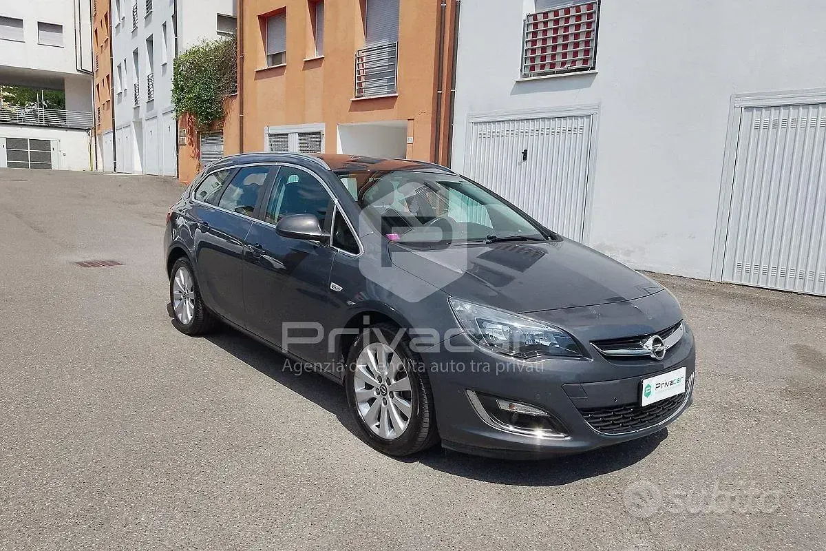 Usata Opel Astra Cosmo 136 CV (100 kW) 2014 Grigio Station wagon