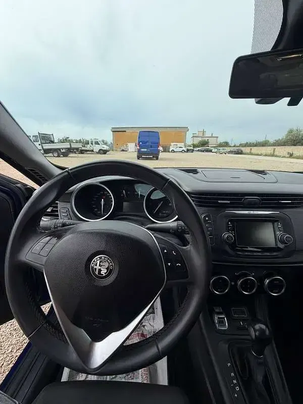 Begagnad Alfa Romeo Giulietta 120 HK (88 kW) 2018 Blå Halvkombi