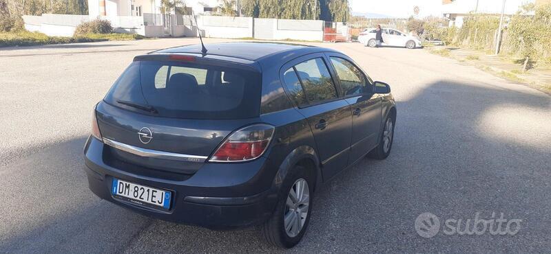 Usato 2007 Opel Astra 1.7 Diesel 101 CV (4.800 €)