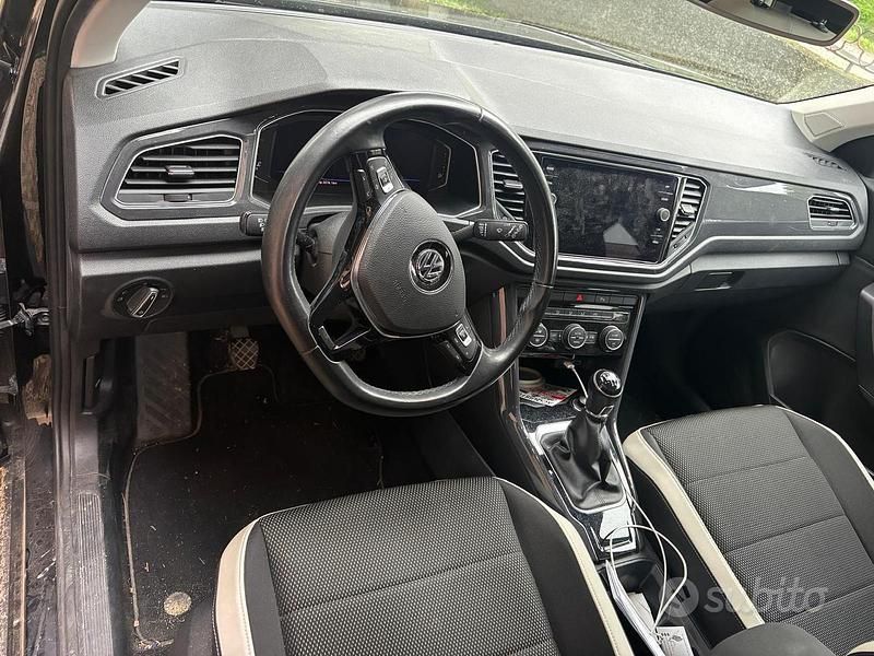 Usata VW T-Roc 150 CV (110 kW) 2019 Nero SUV