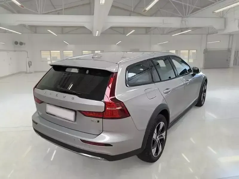Usata Volvo V60 CC Core 197 CV (144 kW) 2022 Grigio Station wagon