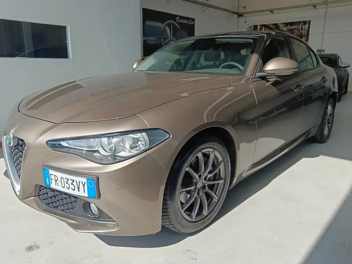 Usata Alfa Romeo Giulia Super 180 CV (132 kW) 2018 Grigio Berlina