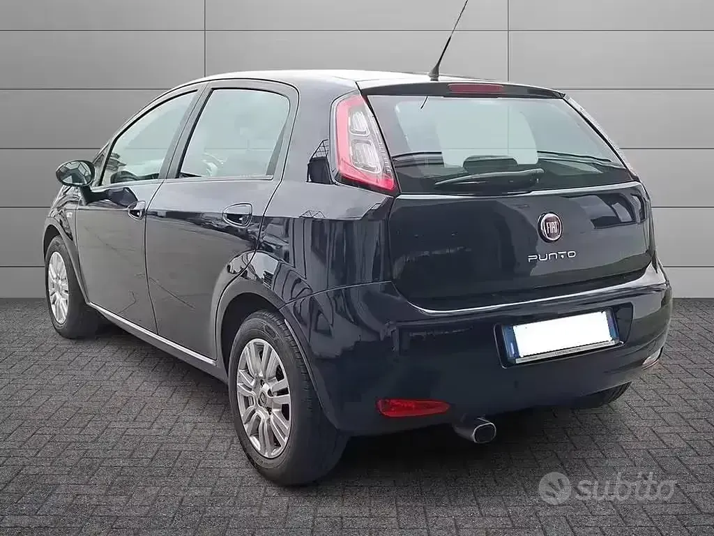 Usata Fiat Punto Lounge 69 CV (50 kW) 2015 Blu Utilitaria
