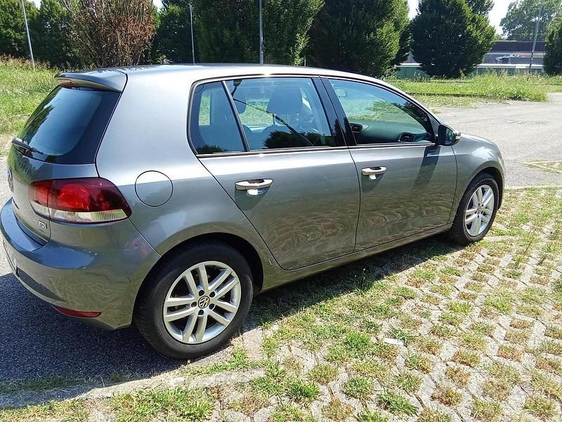 Usata VW Golf VI 105 CV (77 kW) 2011 Utilitaria
