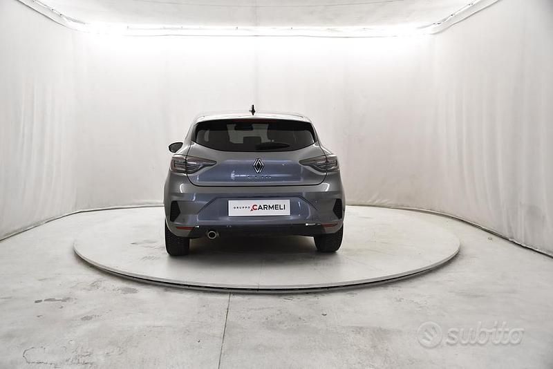 Usado Renault Clio V Techno 91 CV (66 kW) 2025 Gris Berlina