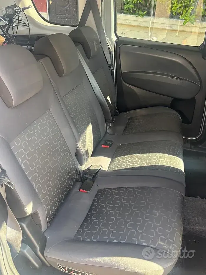 Usata Fiat Doblò 2011 Grigio Monovolume