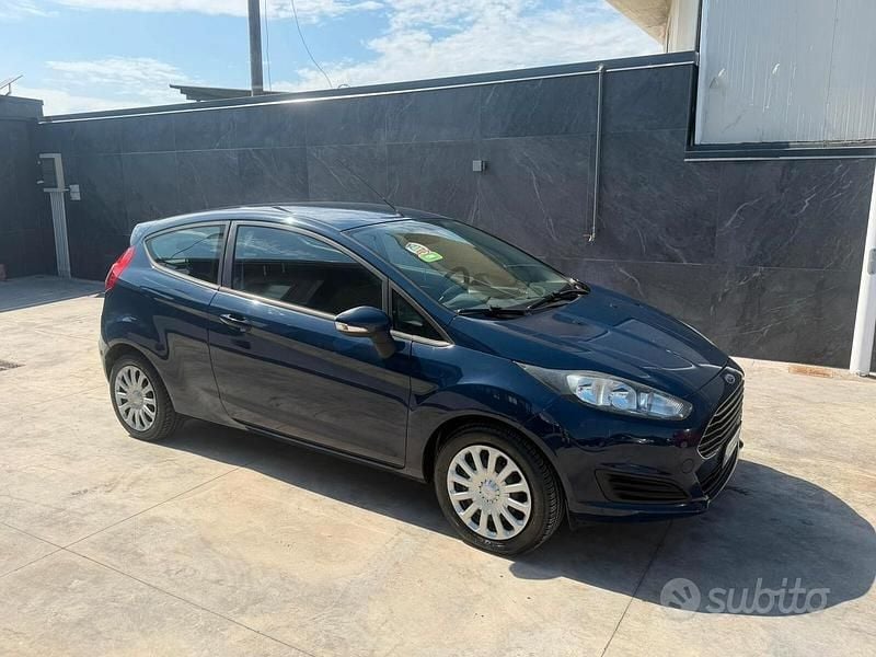 Usata Ford Fiesta 60 CV (44 kW) 2015 Blu Utilitaria