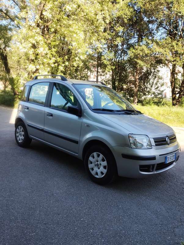Argento Usata 2005 Fiat Panda Dynamic Due volumi | 3800 € (Buon prezzo) - Immagine 1/4
