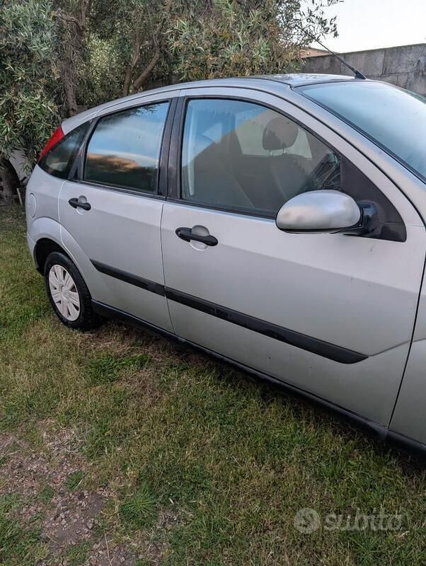 Usata Ford Focus 100 CV (73 kW) 2001 Berlina