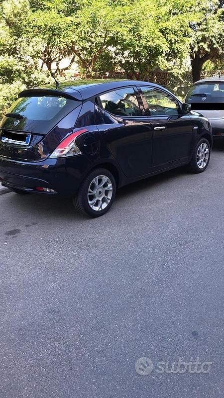Usata Lancia Ypsilon Gold 95 CV (69 kW) 2016 Blu Utilitaria