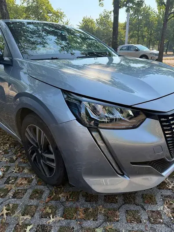 Usata Peugeot 208 Active 75 CV (55 kW) 2023 Argento Utilitaria