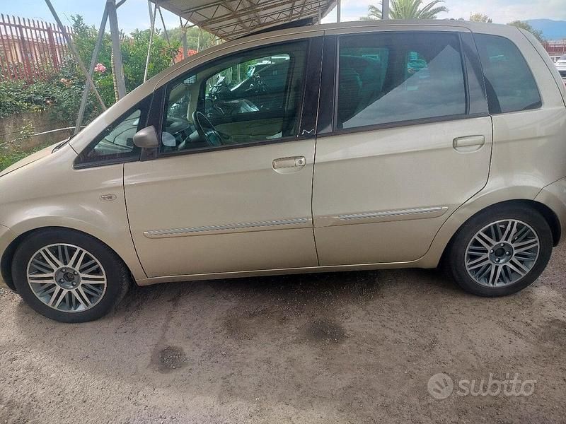 Usata Lancia Musa 90 CV (66 kW) 2008 Giallo Monovolume
