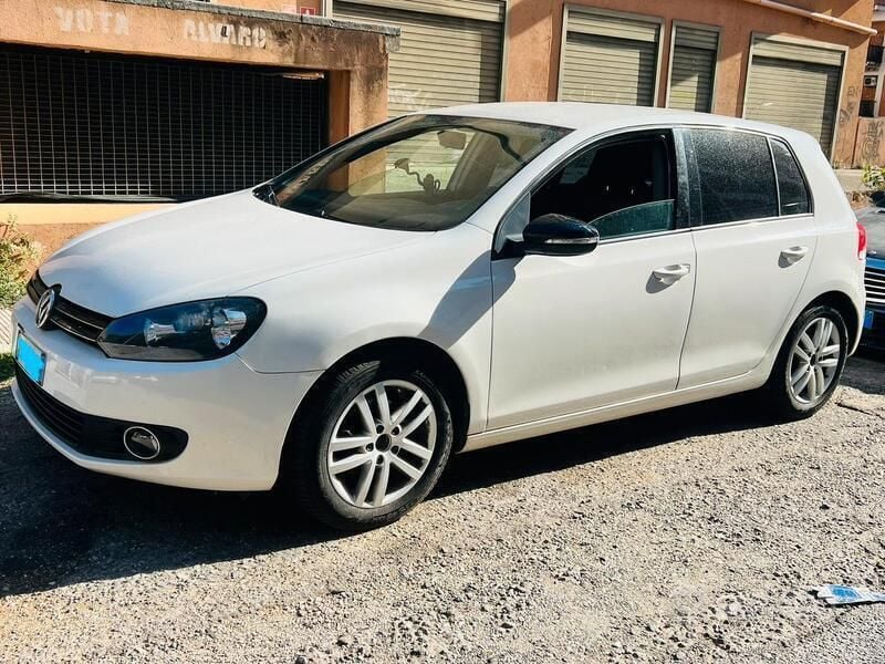 Usata VW Golf VI 105 CV (77 kW) 2011 Bianco Utilitaria