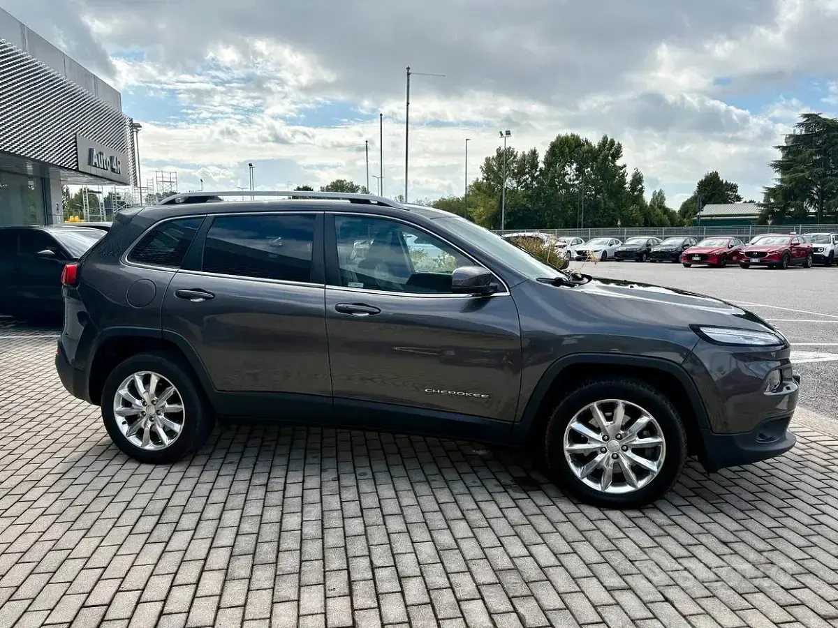 Usata Jeep Cherokee Limited 200 CV (147 kW) 2017 Grigio SUV