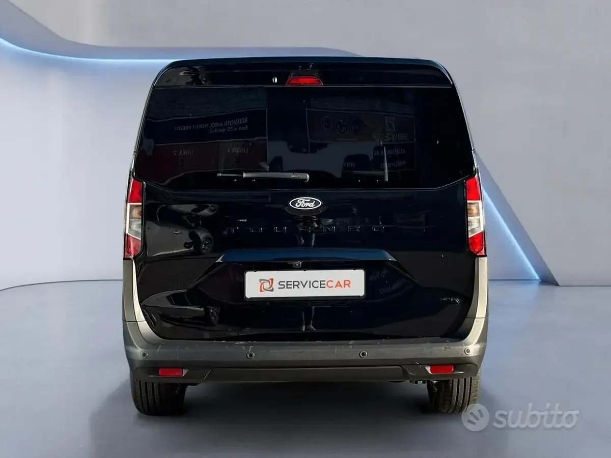 Usata Ford Tourneo Courier Titanium 125 CV (91 kW) 2025 Nero Monovolume